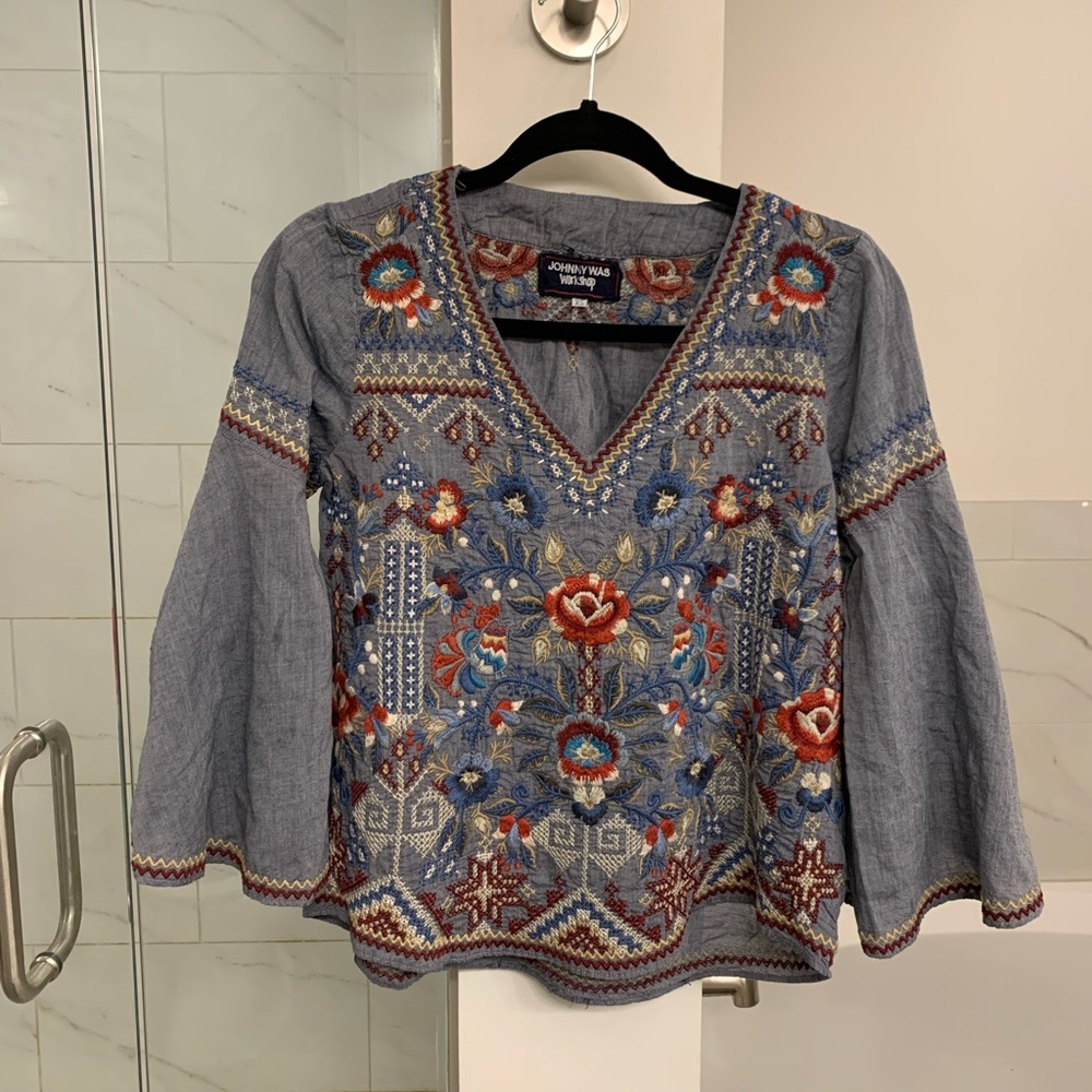 Johnny Was lightly used, “Bohdi Swing Blouse” in an (XS)